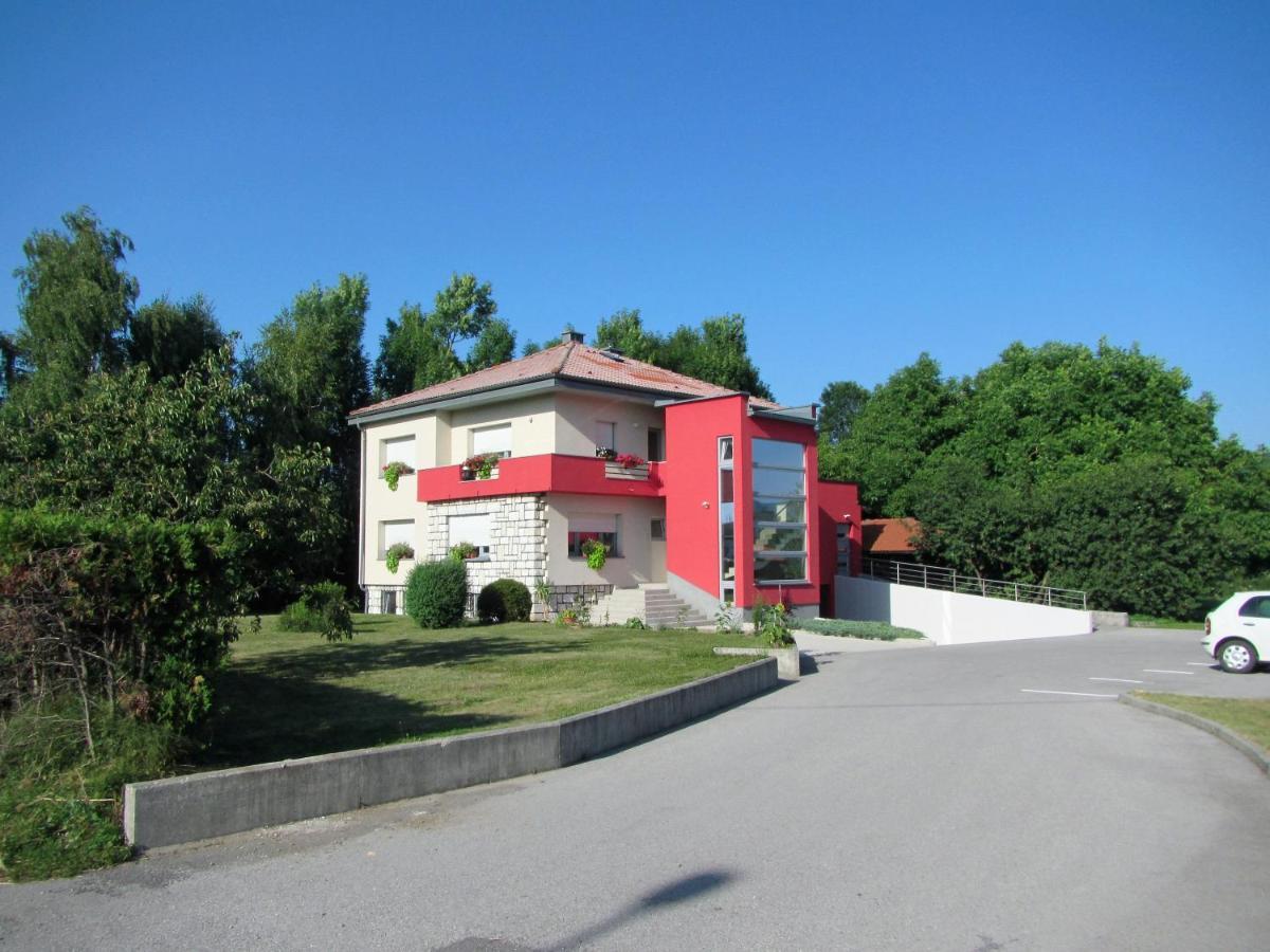 Pod Orehi Bed and Breakfast Postojna Eksteriør billede